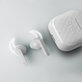 SBS - Bezdrátová sluchátka TWS Air Free s nabíjecím pouzdrem 250 mAh, bílá