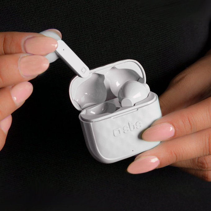 SBS - Bezdrátová sluchátka TWS Air Free s nabíjecím pouzdrem 250 mAh, bílá