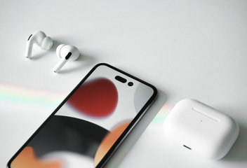 Řešení problémů s připojením sluchátek AirPods nebo AirPods Pro