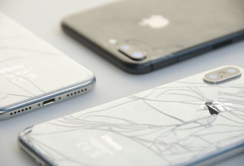Co dělat, pokud se rozbije zadní sklo na iPhonu?