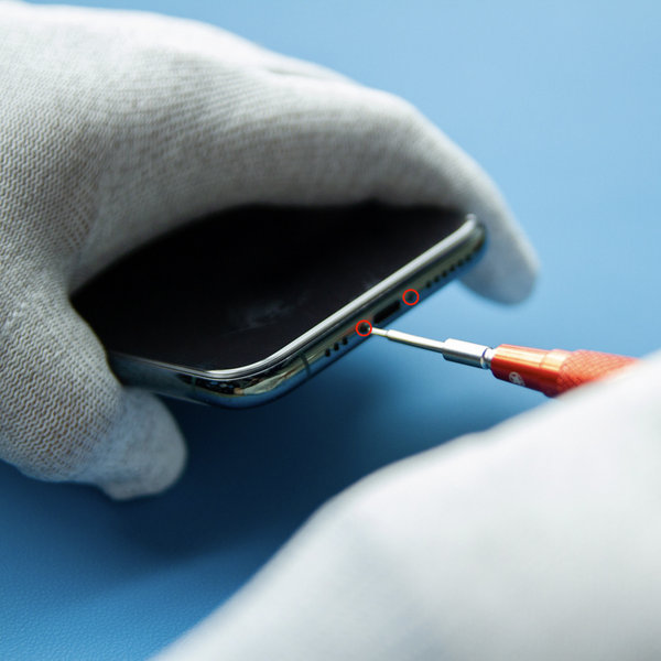 Odmontování pentalobe šroubů