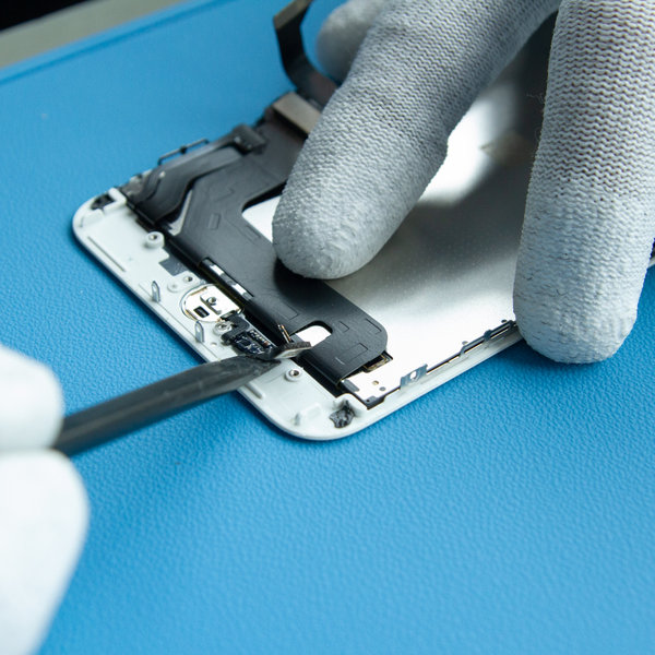 Odpojení kabelu k home / Touch ID tlačítka