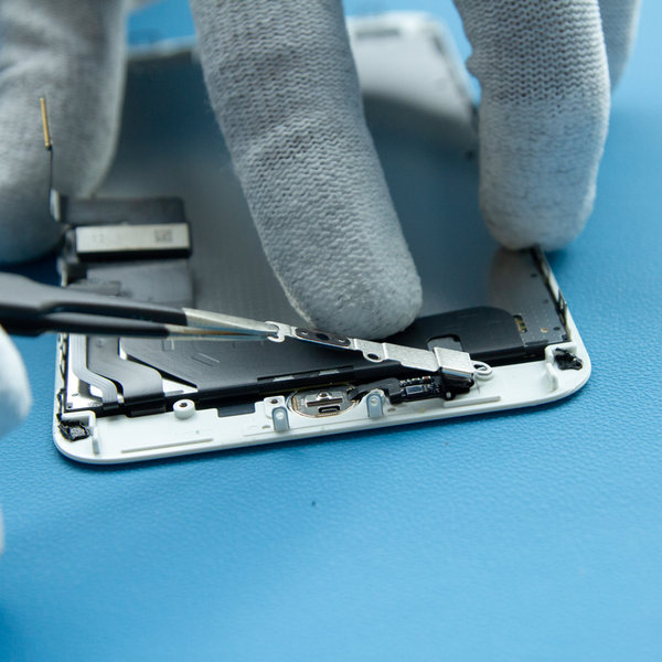 Odstranění držáku k snímači home / Touch ID