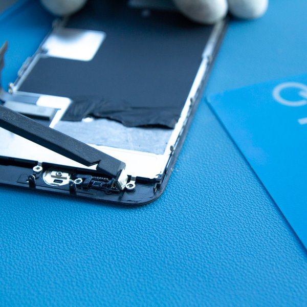 Odpojení konektoru k home tlačítka