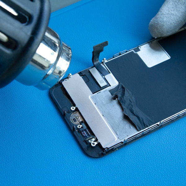 Odlepení datového flex kabelu od ochranné desky LCD