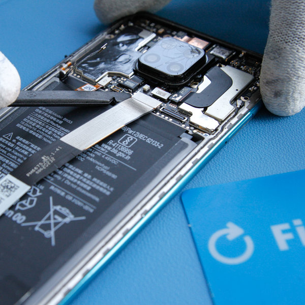 Odpojení flex kabelu displeje