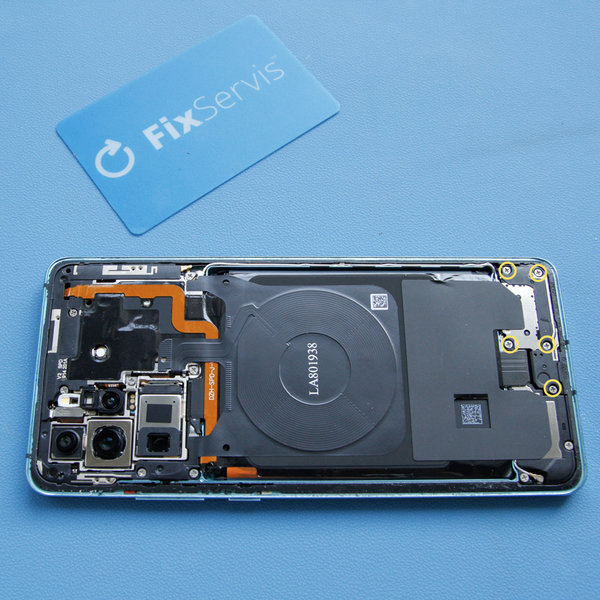 Demontáž krytu USB desky