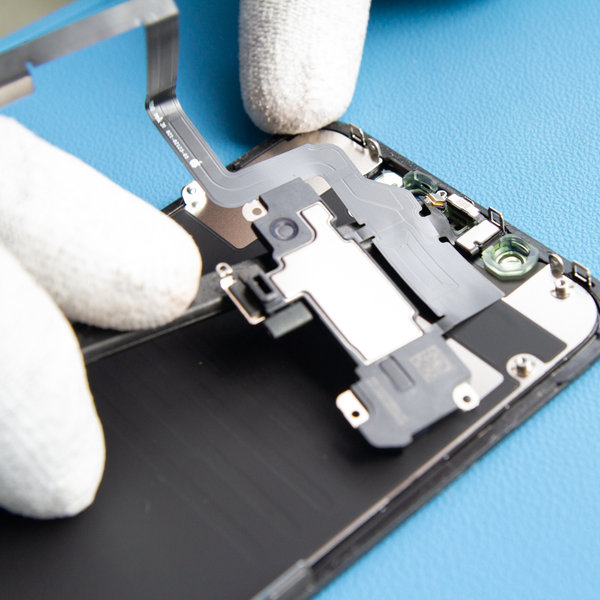 Odlepení sestavy reproduktoru