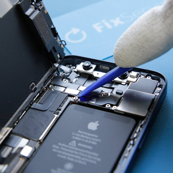 Odpojení konektoru předního snímače