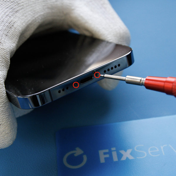 Odmontování pentalobe šroubů