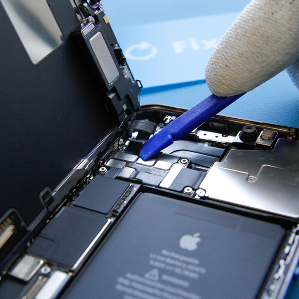 Odpojení konektoru předního snímače