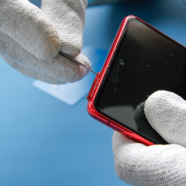 Demontáž slotu SIM karty