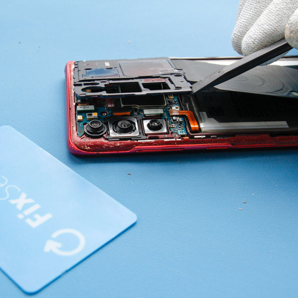 Odstranění krytu základní desky