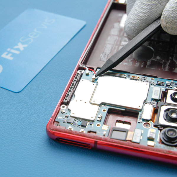 Odpojení dvou kabelů antény