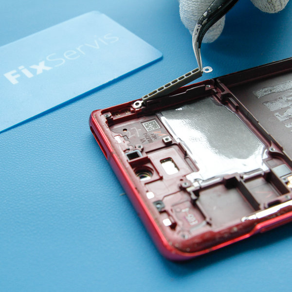 Odstranění držáku bočního tlačítka