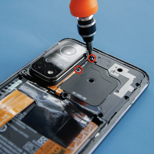 Demontáž krytu od kamery