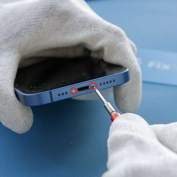 Odmontování pentalobe šroubů