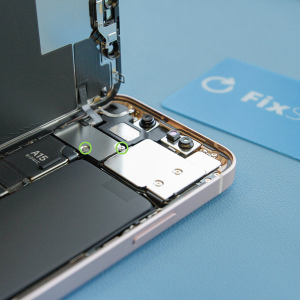 Demontáž krytu konektoru předního senzoru