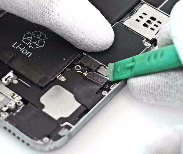 Odpojení konektoru Lightning