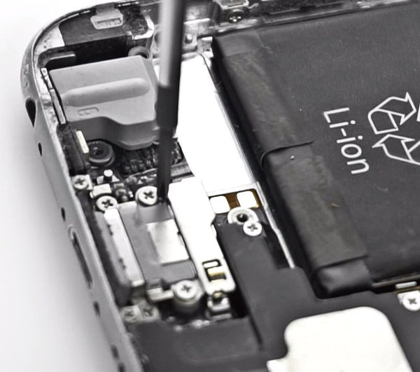 Demontáž zbývajících šroubů