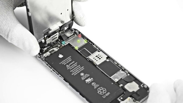 Odstranění konektoru předního panelu 1