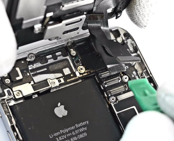 Odpojení LCD kabelu