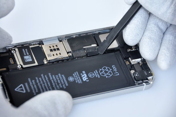 Odstraněni konektoru baterie