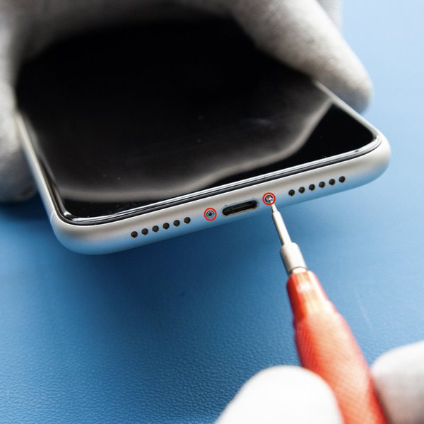 Odmontování pentalobe šroubů